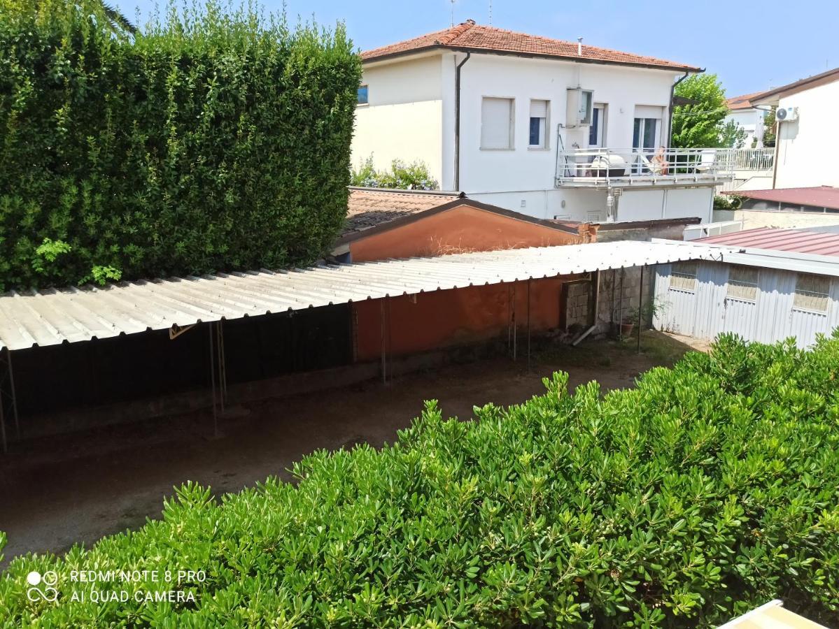 Le Palme 98 "Casa Vacanze" Lido di Camaiore Buitenkant foto